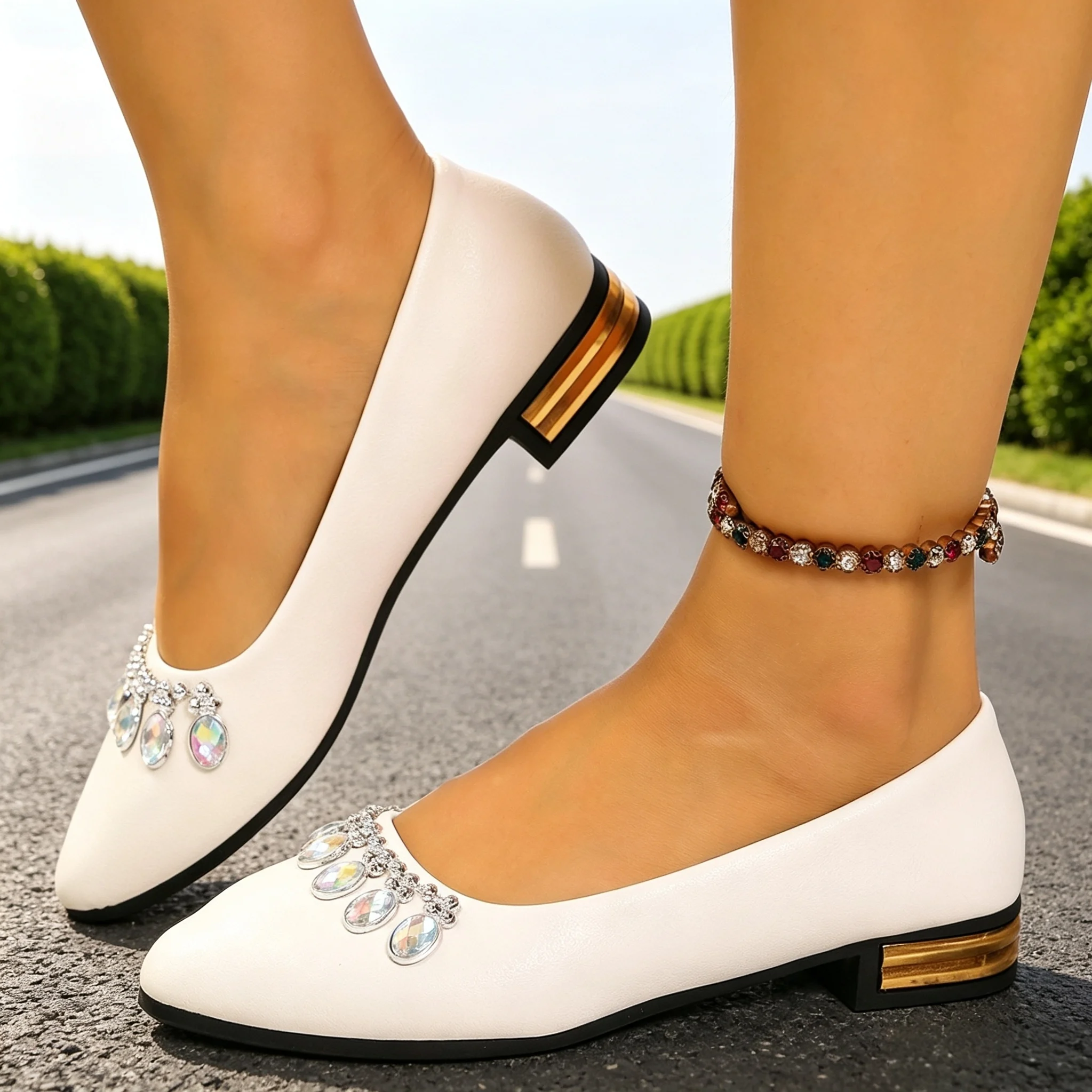 Womens Heels - Damskie baleriny z ostrym noskiem, duże