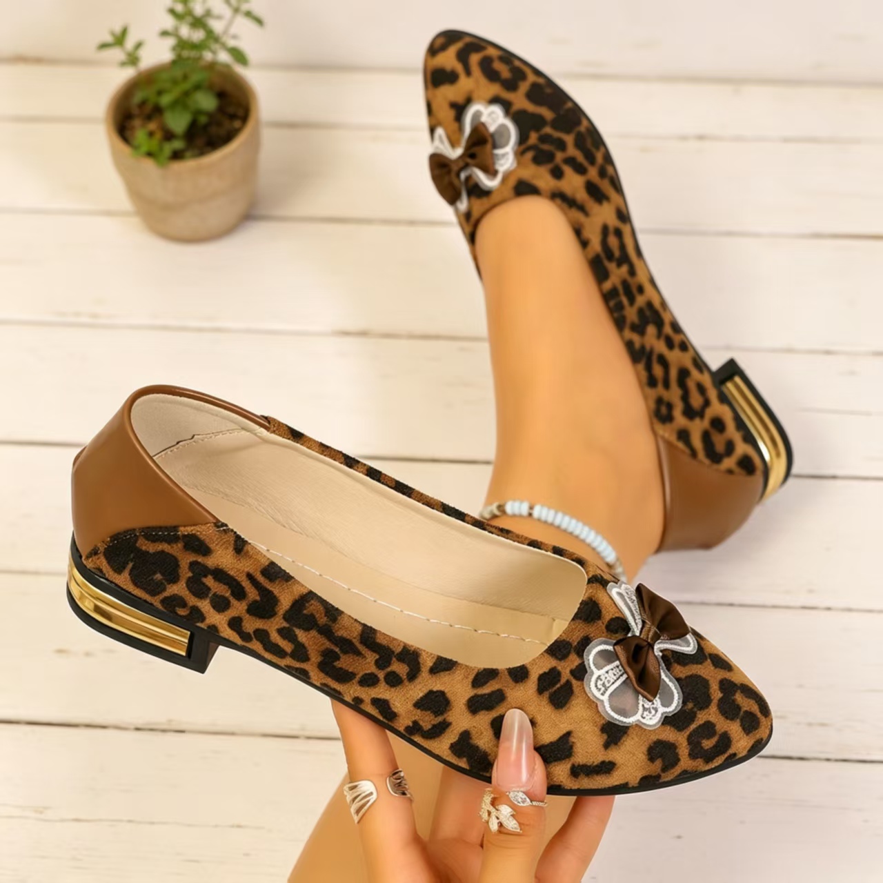 Jesienne modne czółenka z ostr – Womens Heels recenzja i cena