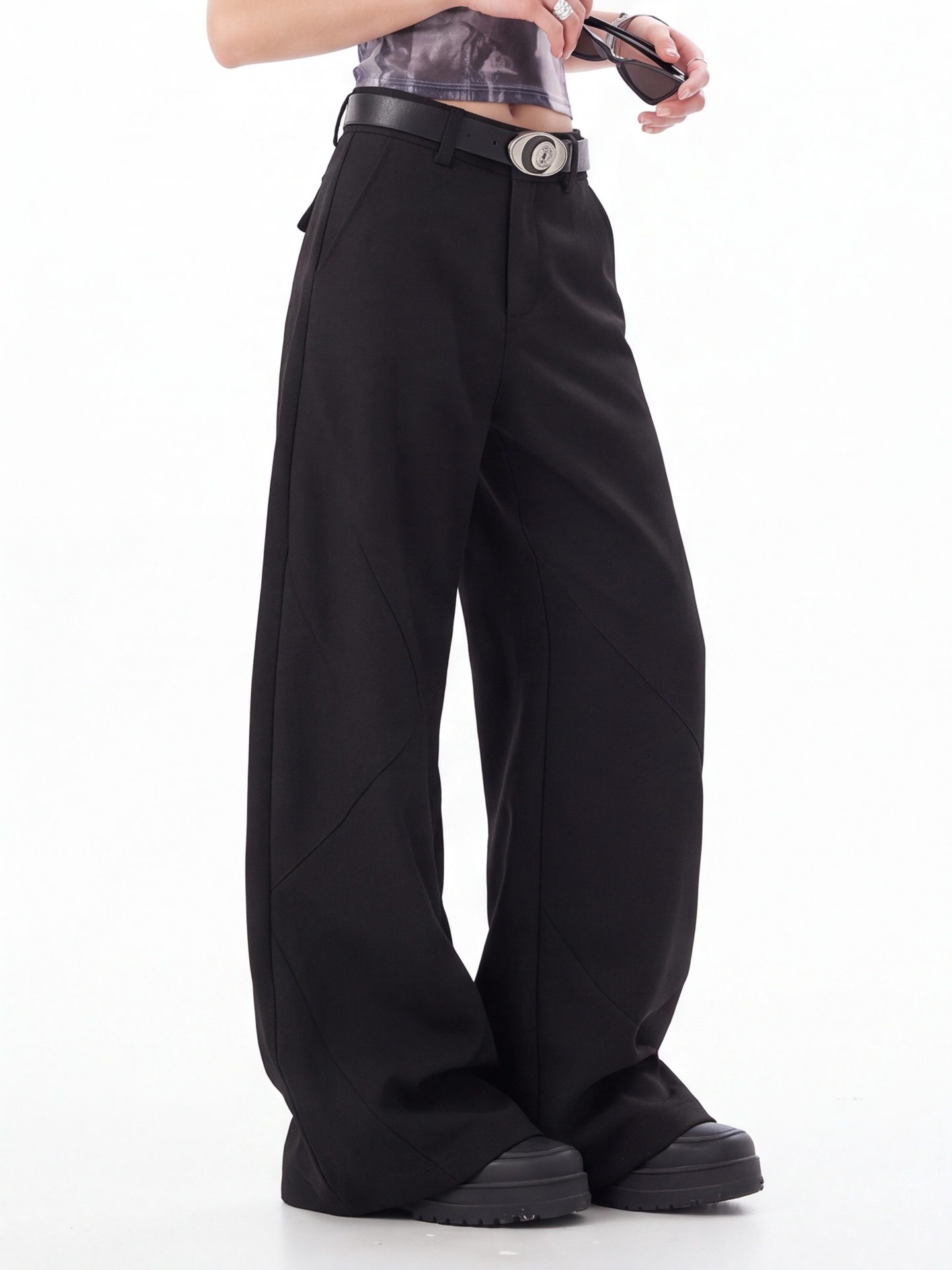 Czarne spodnie z wysokim stane – Tailored Trouser Wide recenzja i cena