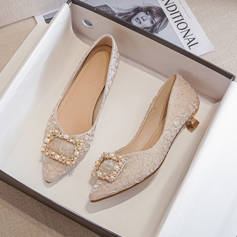 Szpilki z satyny o fakturze ko – Womens Heels recenzja i cena